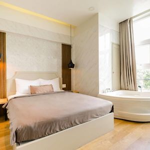Lá Hotel Q10